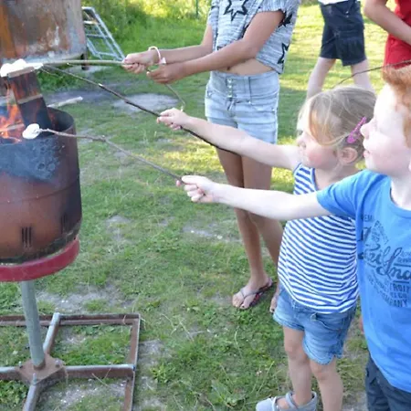 Pipowagen Op Het Park Üdülőközpont